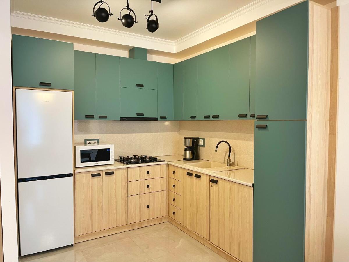 City Heart Luxury Apartment Koetaisi Buitenkant foto