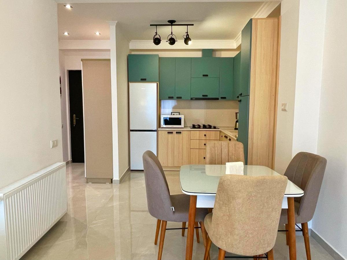 City Heart Luxury Apartment Koetaisi Buitenkant foto
